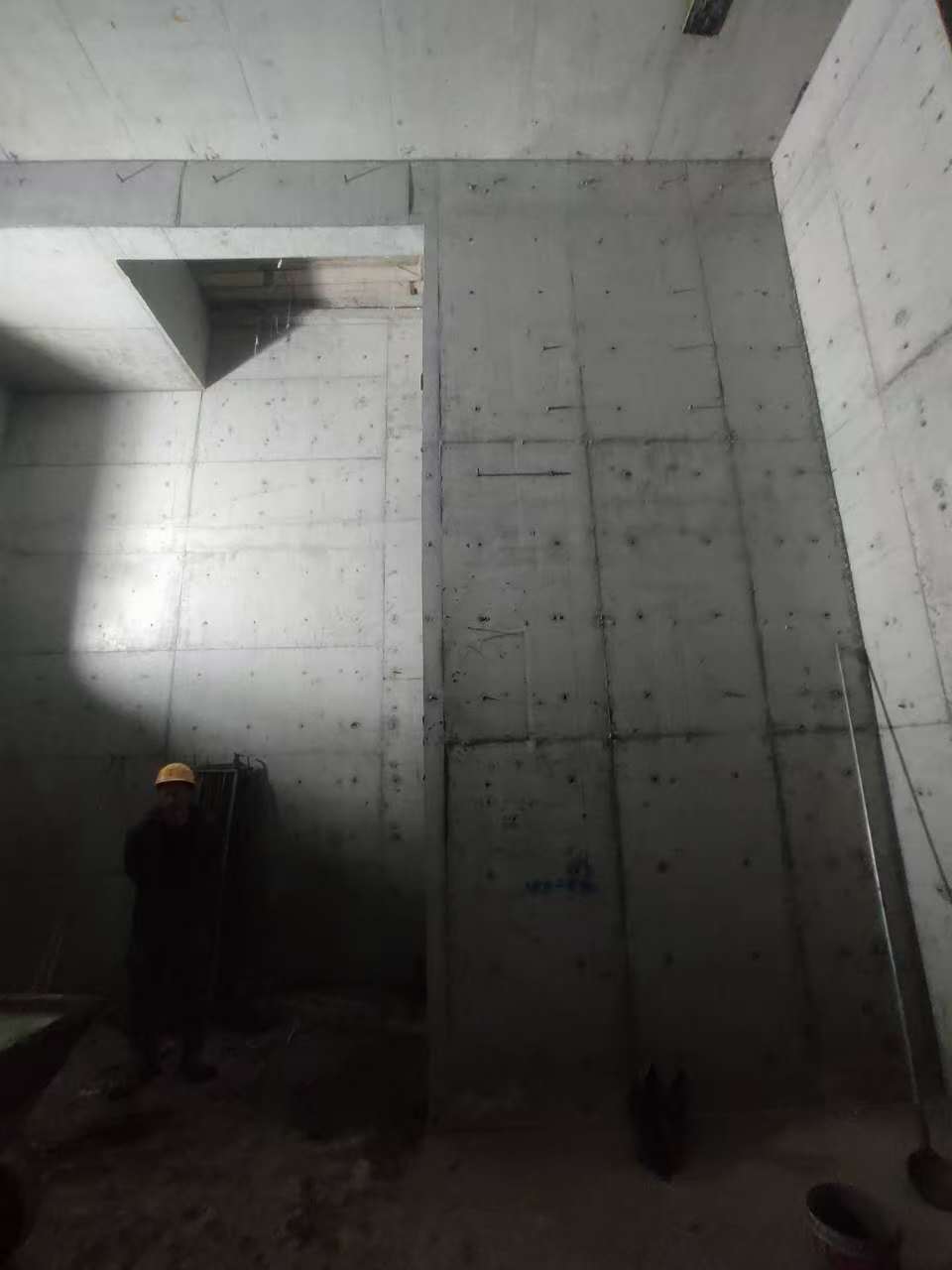 郧西墙上开槽钢筋断了有影响吗